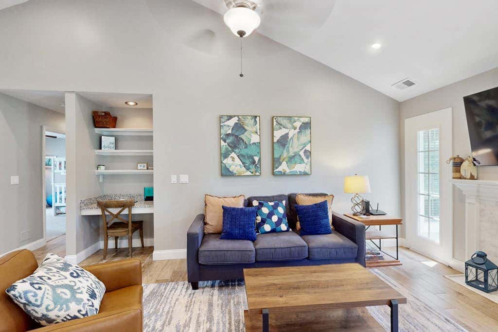 Stunningly remodeled villa with shared pool and golf on-site