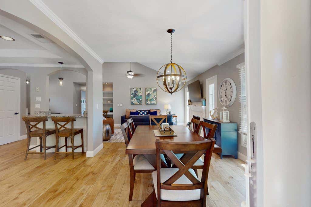 Stunningly remodeled villa with shared pool and golf on-site