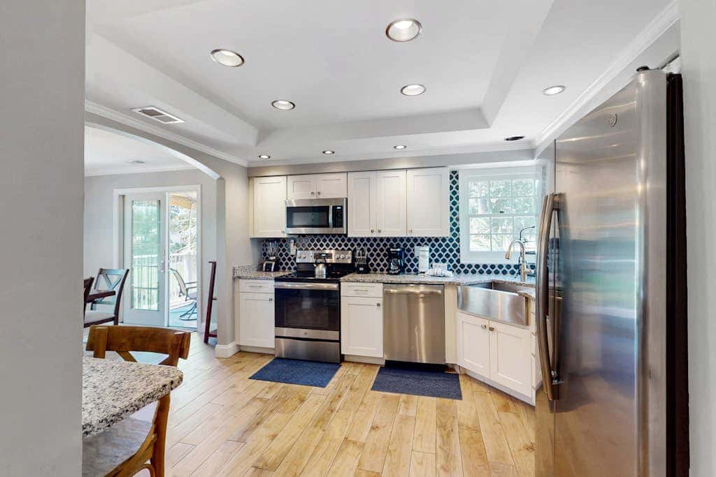 Stunningly remodeled villa with shared pool and golf on-site