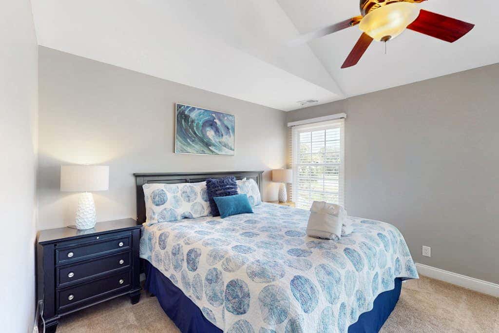 Stunningly remodeled villa with shared pool and golf on-site