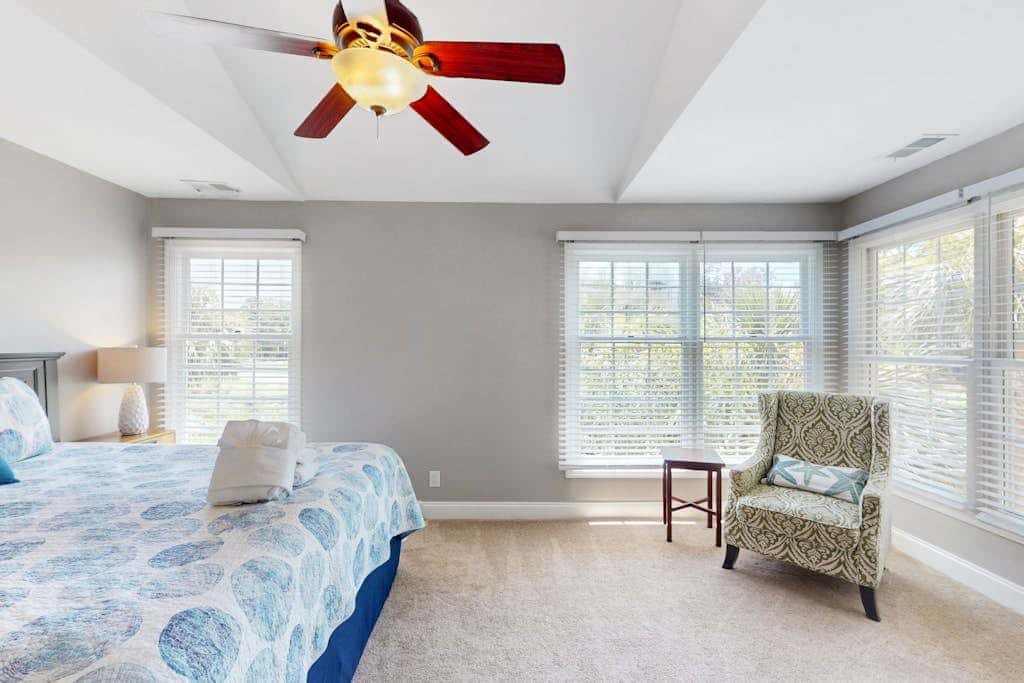 Stunningly remodeled villa with shared pool and golf on-site