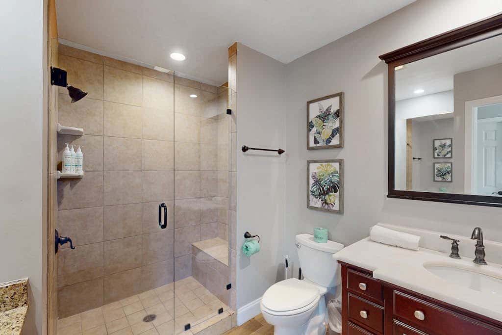 Stunningly remodeled villa with shared pool and golf on-site