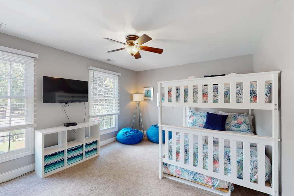 Stunningly remodeled villa with shared pool and golf on-site