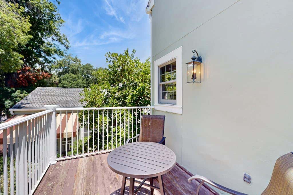 Stunningly remodeled villa with shared pool and golf on-site