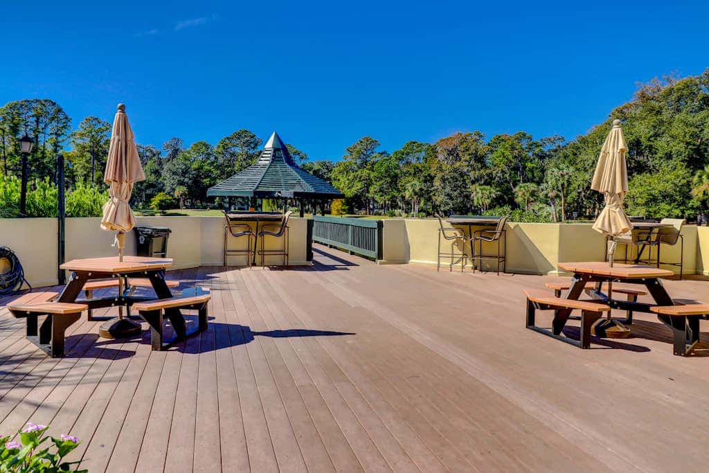 Stunningly remodeled villa with shared pool and golf on-site