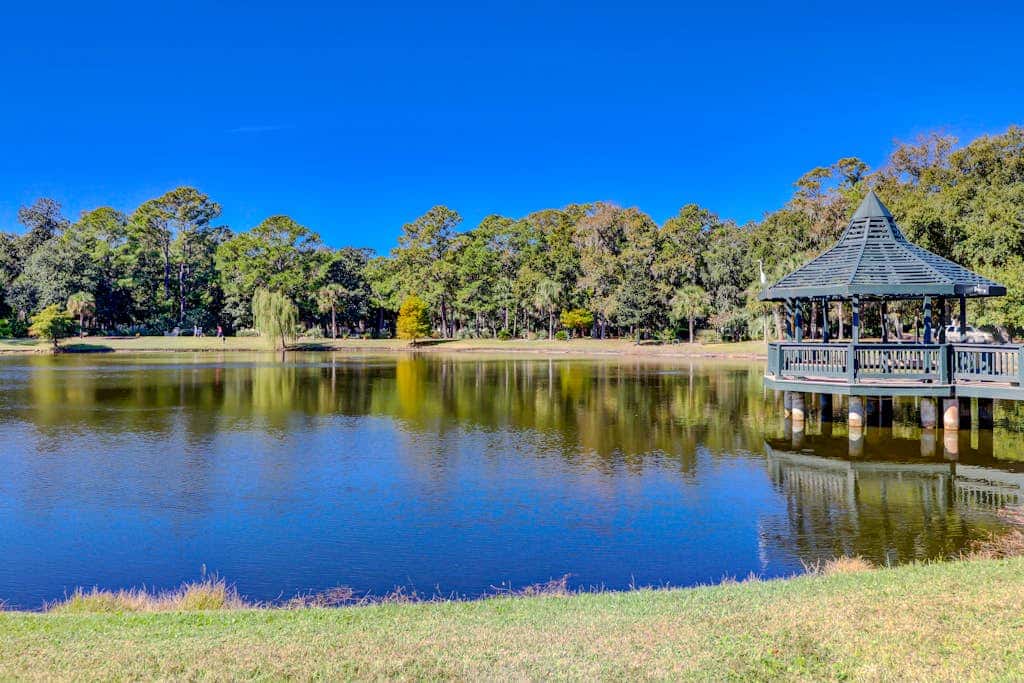 Stunningly remodeled villa with shared pool and golf on-site