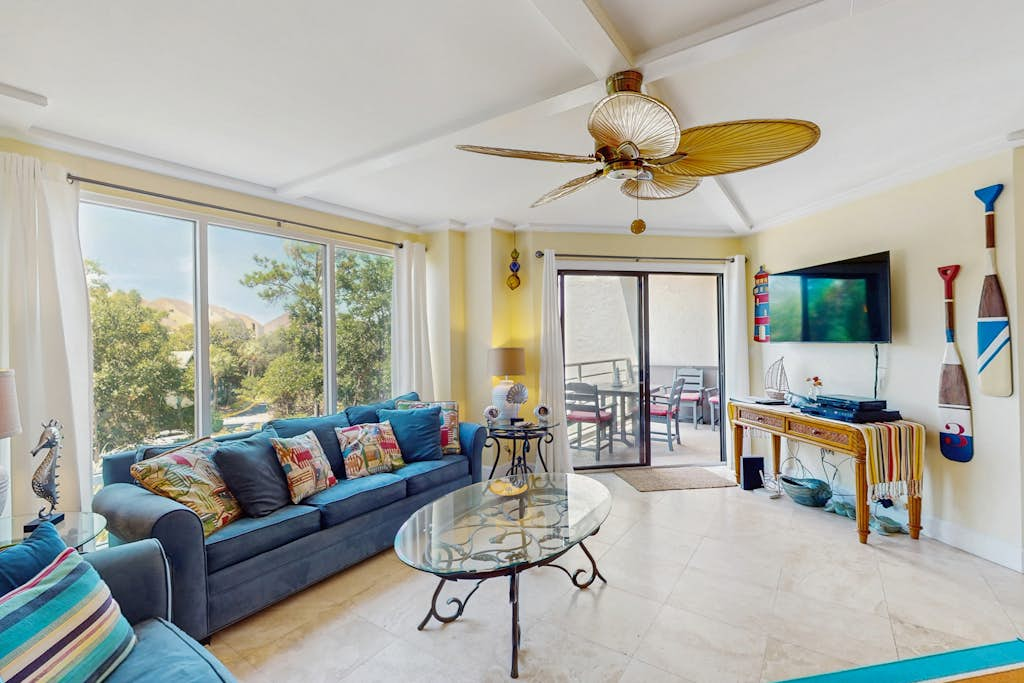 Stunningly remodeled 3rd floor villa with ocean views