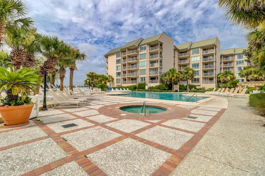 Stunningly remodeled 3rd floor villa with ocean views