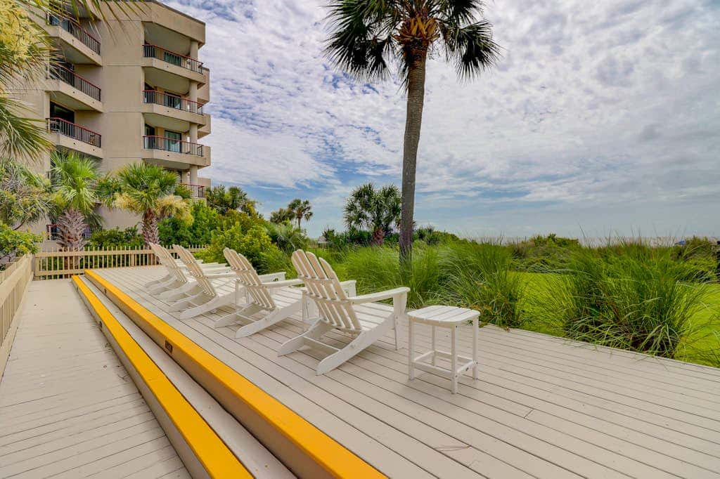 Stunningly remodeled 3rd floor villa with ocean views