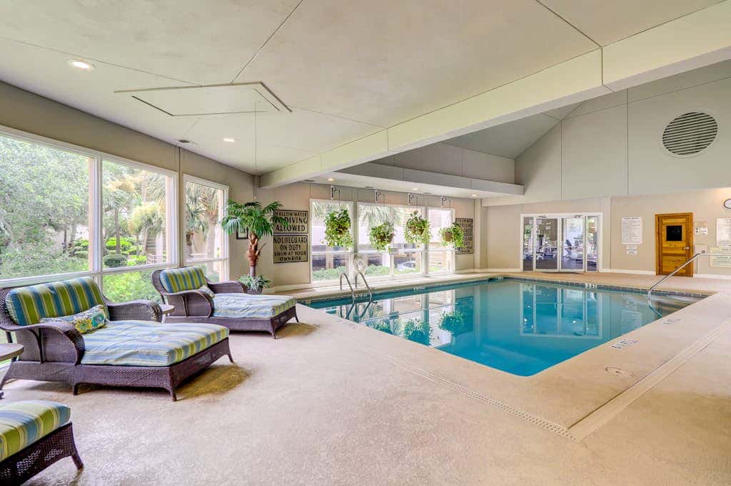 Stunningly remodeled 3rd floor villa with ocean views