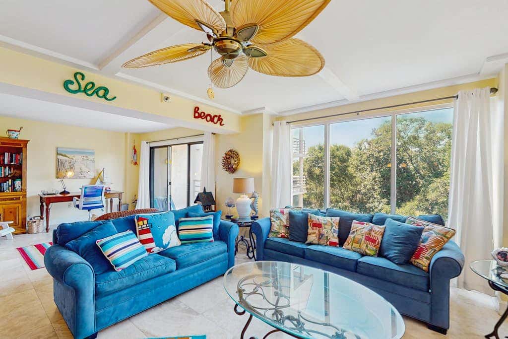 Stunningly remodeled 3rd floor villa with ocean views
