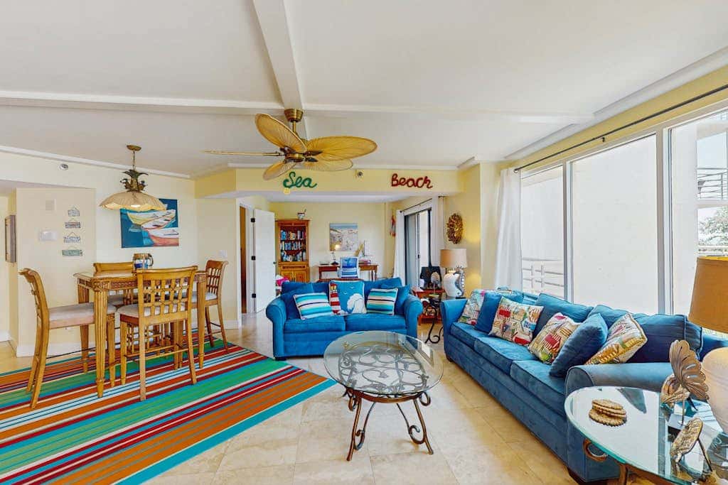 Stunningly remodeled 3rd floor villa with ocean views