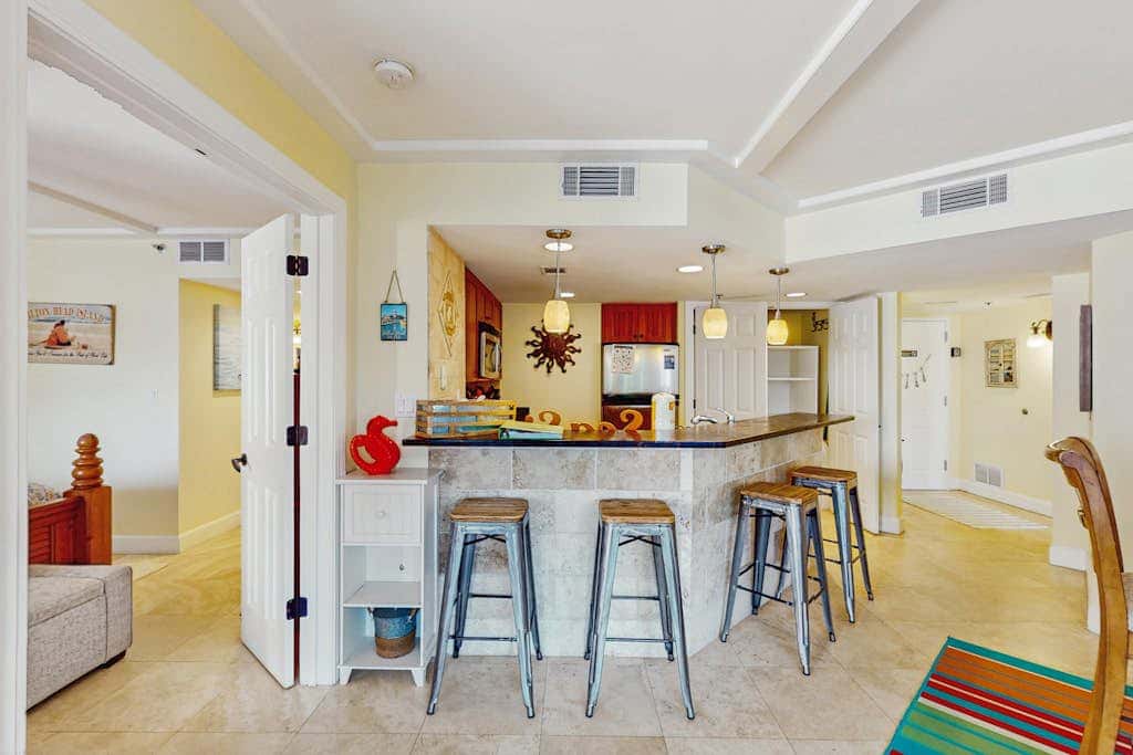 Stunningly remodeled 3rd floor villa with ocean views