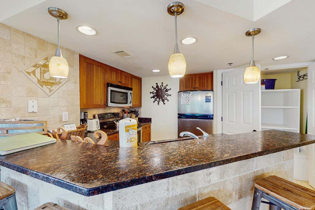 Stunningly remodeled 3rd floor villa with ocean views