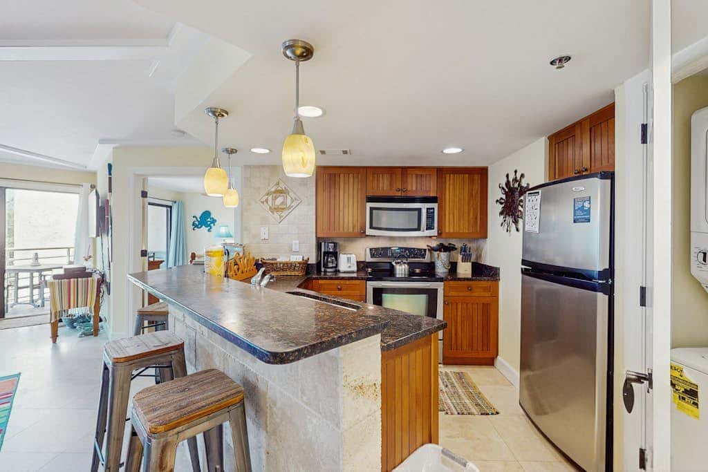 Stunningly remodeled 3rd floor villa with ocean views