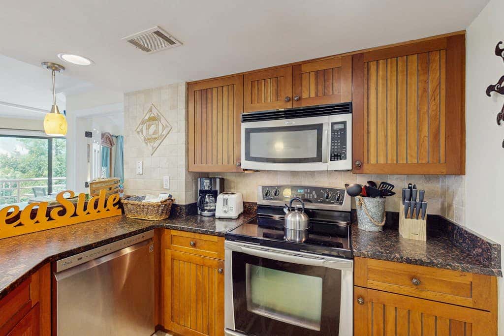 Stunningly remodeled 3rd floor villa with ocean views