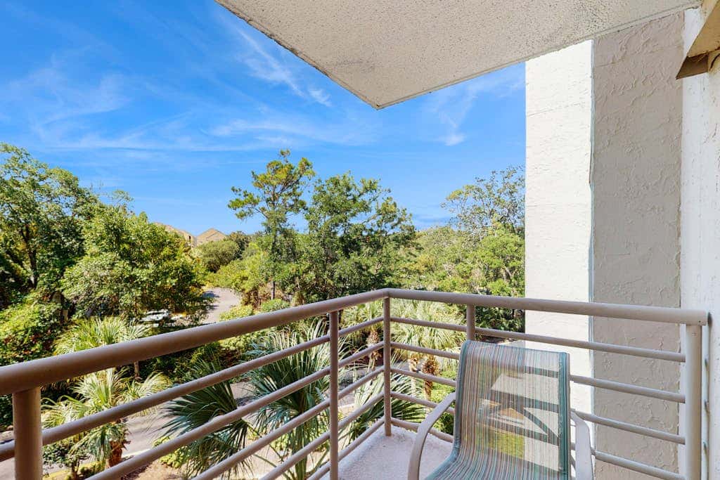 Stunningly remodeled 3rd floor villa with ocean views