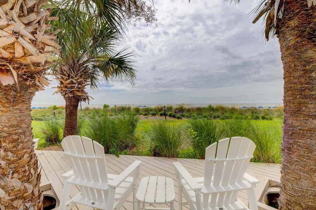 Stunningly remodeled 3rd floor villa with ocean views