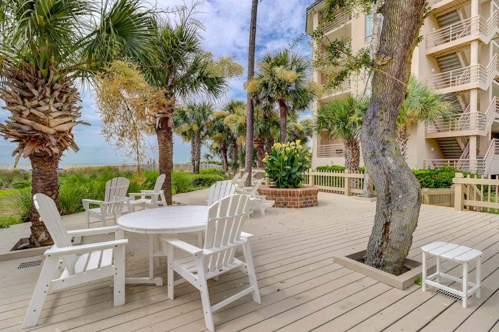 Stunningly remodeled 3rd floor villa with ocean views