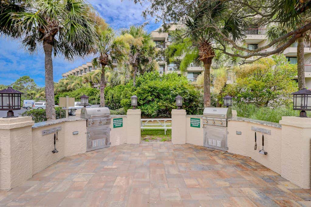 Stunningly remodeled 3rd floor villa with ocean views