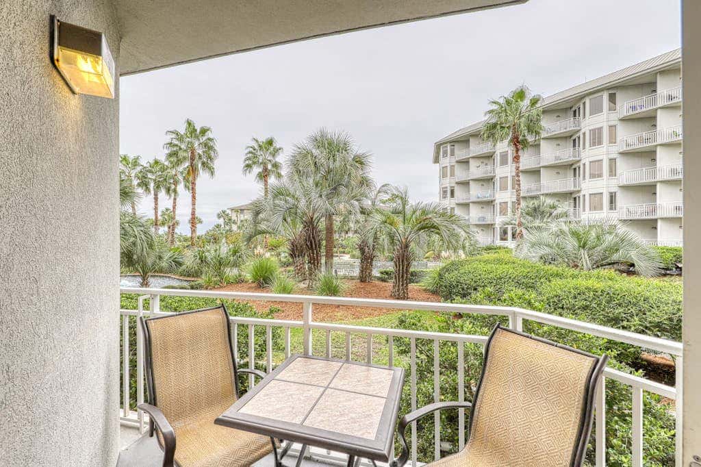 Waterfront condo with amazing views, on-site pool, hot tub, & gym
