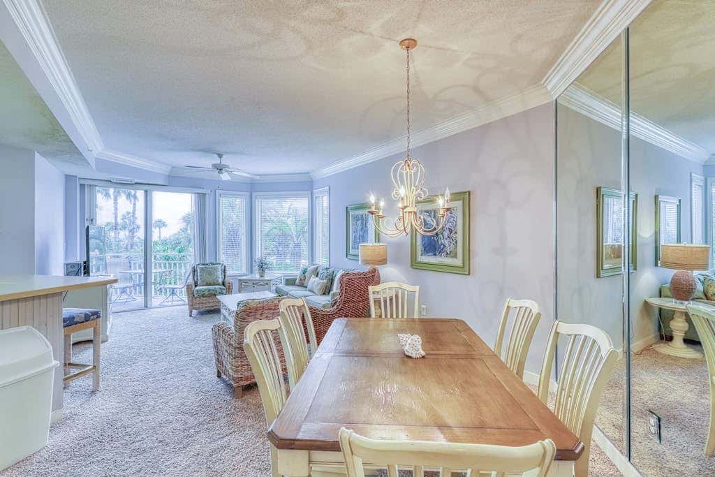 Waterfront condo with amazing views, on-site pool, hot tub, & gym