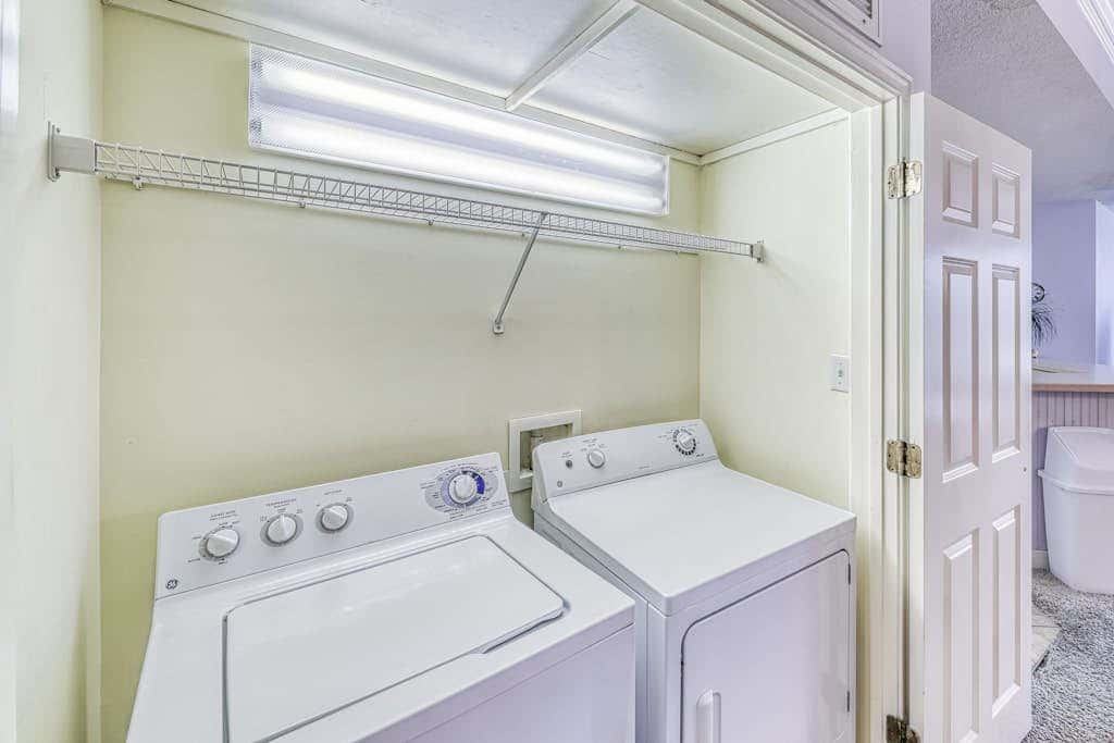 Waterfront condo with amazing views, on-site pool, hot tub, & gym