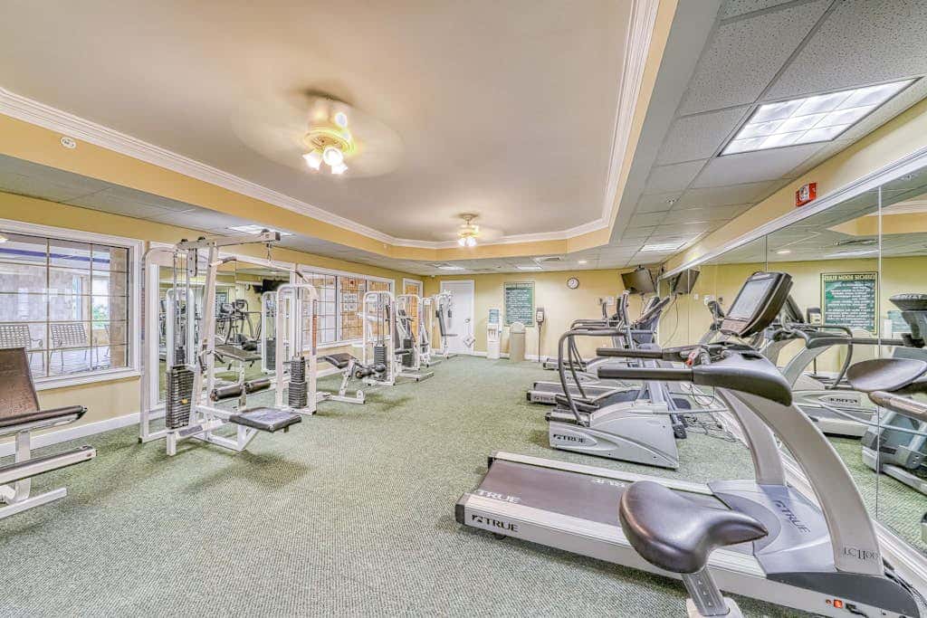 Waterfront condo with amazing views, on-site pool, hot tub, & gym