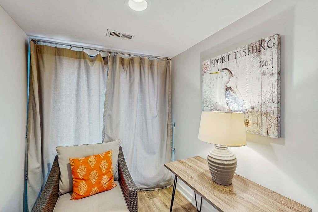 Spacious condo with pool, tennis courts, & golf on-site