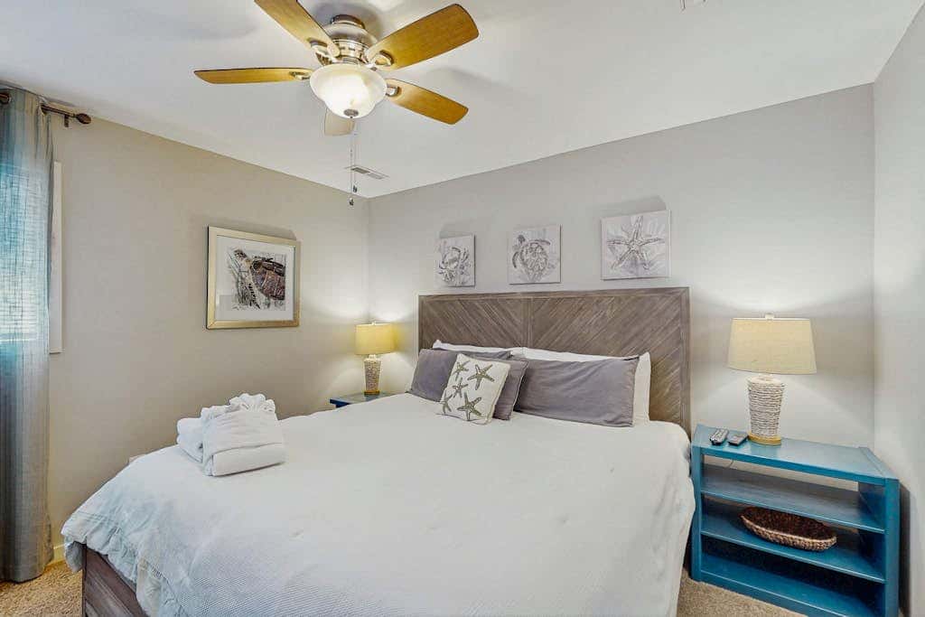 Spacious condo with pool, tennis courts, & golf on-site