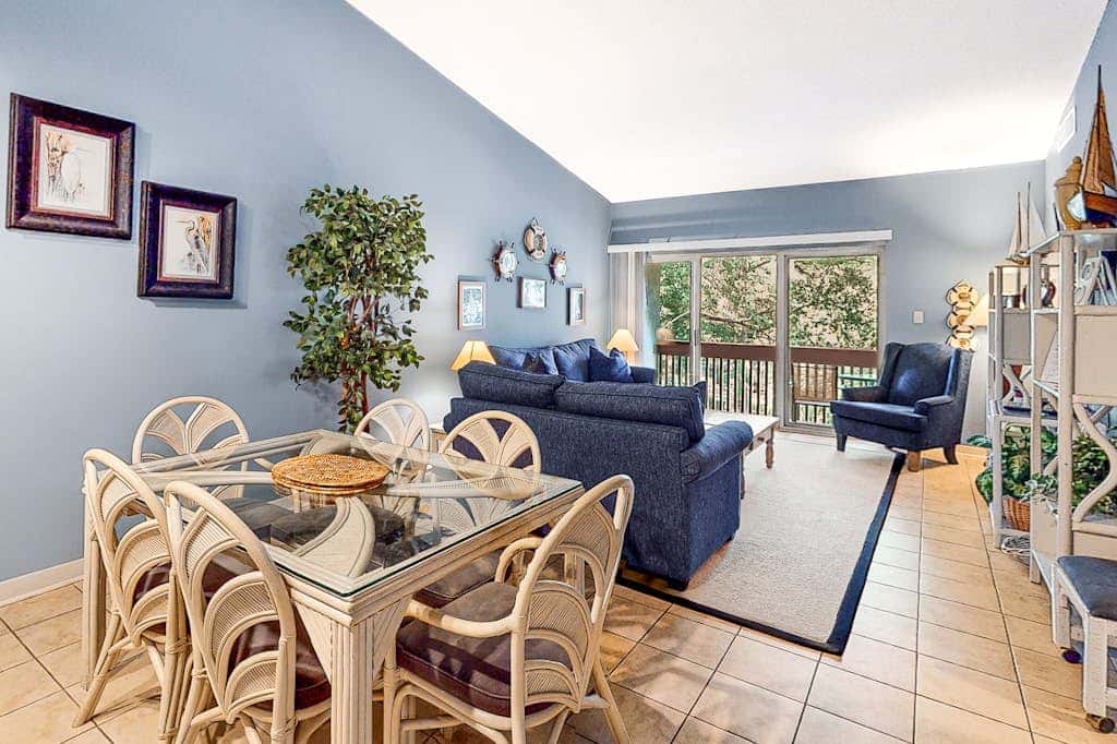 Bright & inviting condo near the beach with a private balcony family friendly
