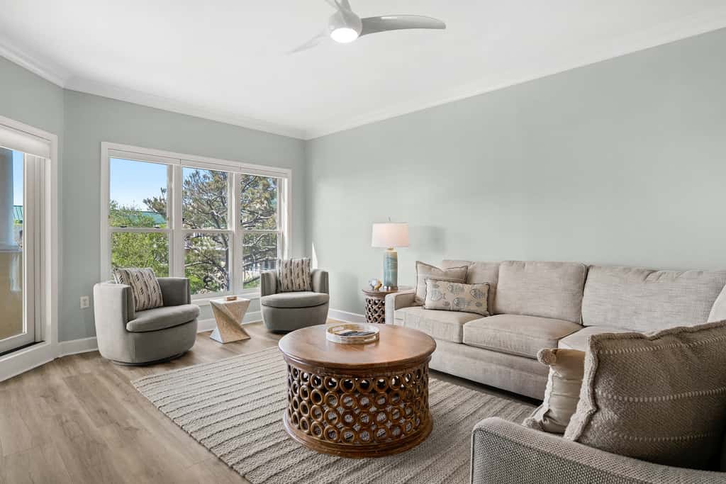 Coastal condo on the beach with panoramic views, beach access & a shared pool