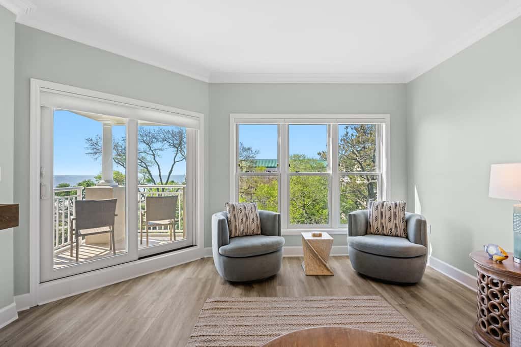 Coastal condo on the beach with panoramic views, beach access & a shared pool
