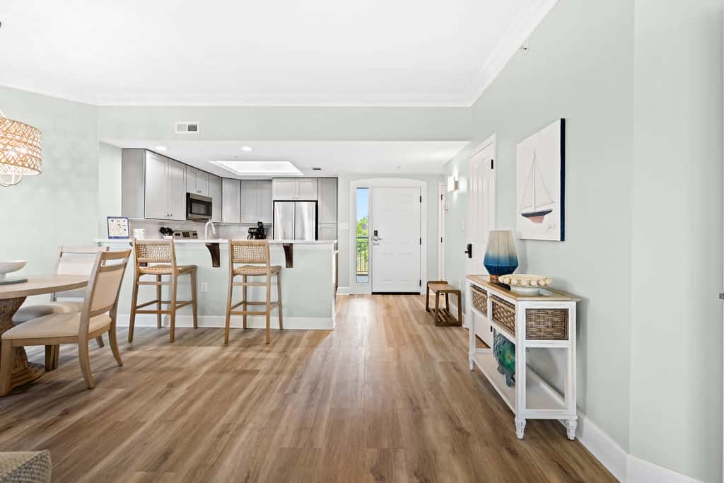 Coastal condo on the beach with panoramic views, beach access & a shared pool
