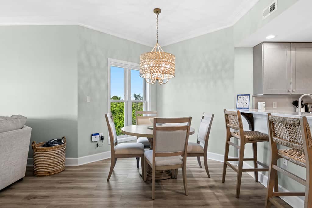 Coastal condo on the beach with panoramic views, beach access & a shared pool