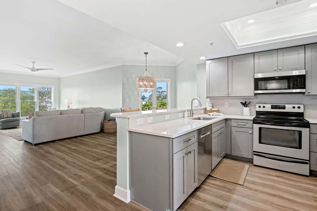 Coastal condo on the beach with panoramic views, beach access & a shared pool