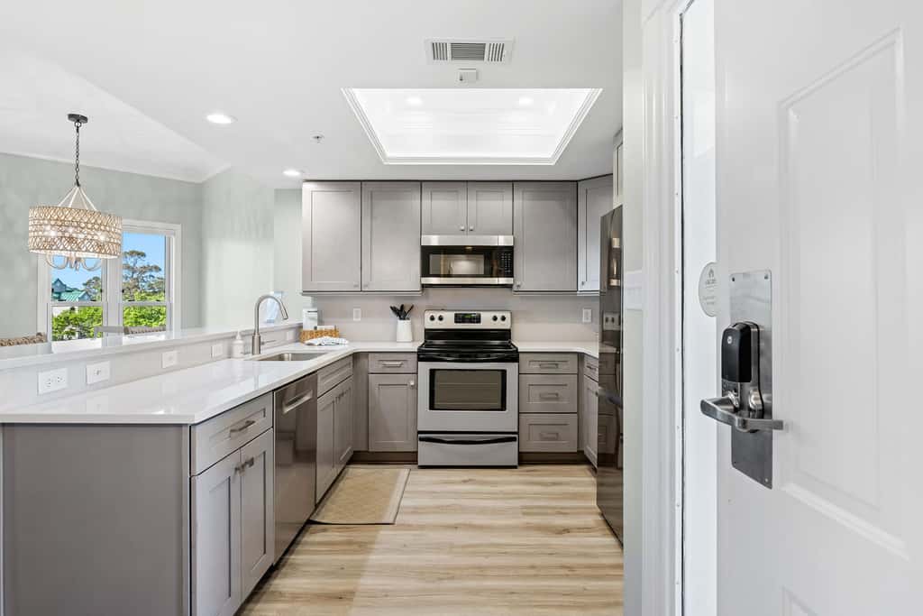 Coastal condo on the beach with panoramic views, beach access & a shared pool