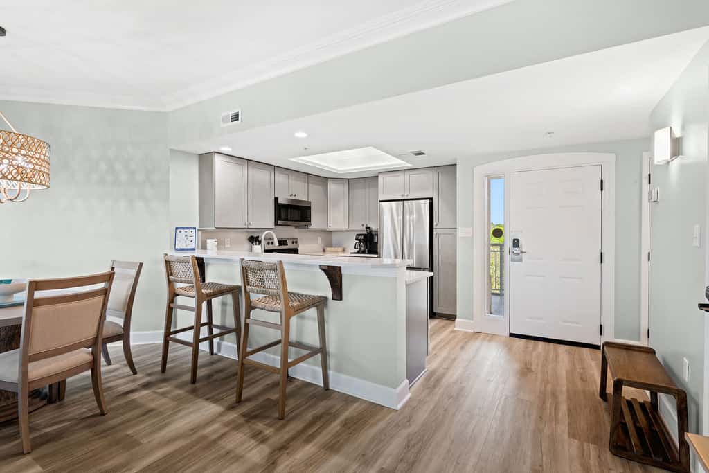Coastal condo on the beach with panoramic views, beach access & a shared pool