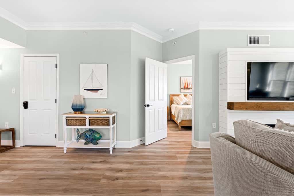 Coastal condo on the beach with panoramic views, beach access & a shared pool