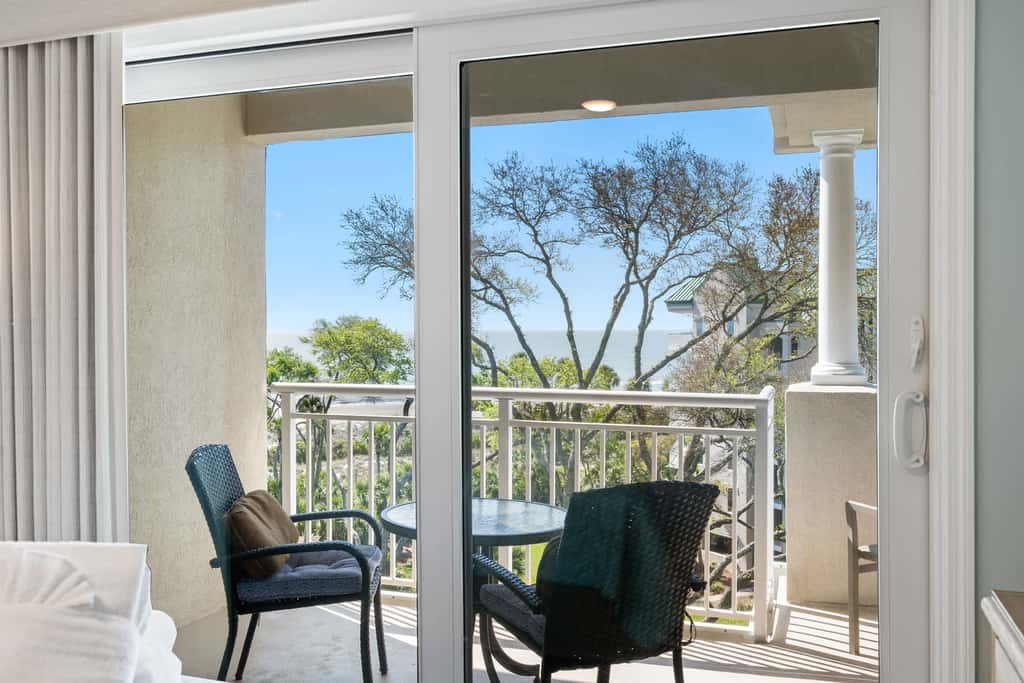 Coastal condo on the beach with panoramic views, beach access & a shared pool