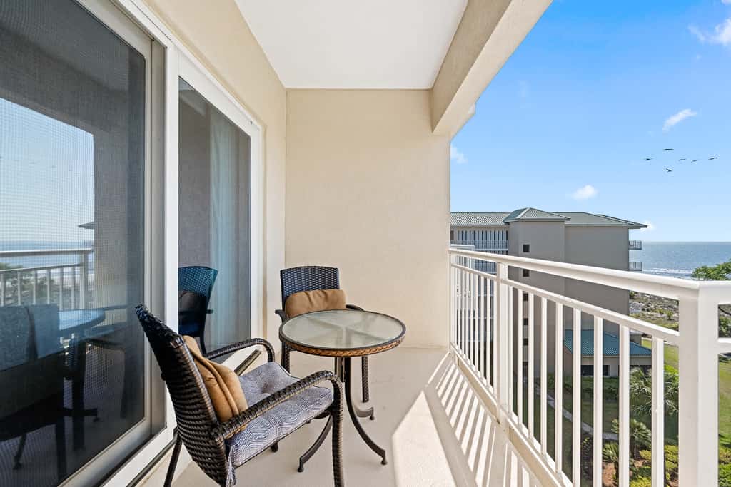 Coastal condo on the beach with panoramic views, beach access & a shared pool