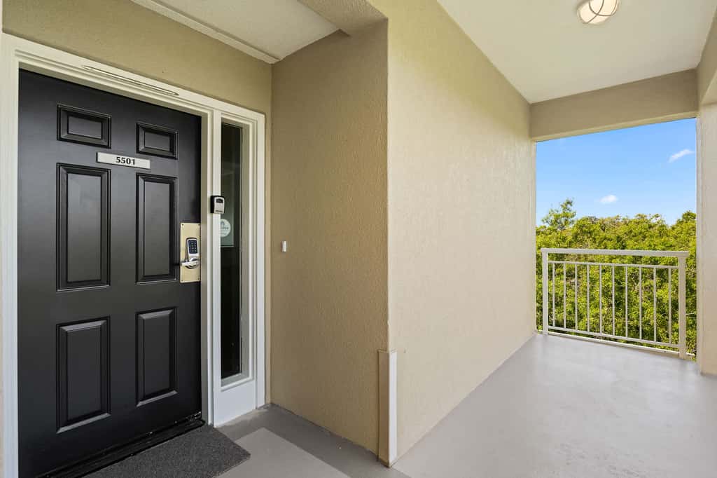 Coastal condo on the beach with panoramic views, beach access & a shared pool