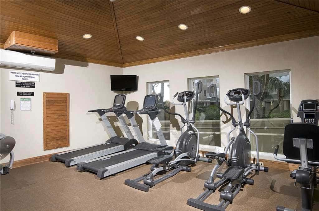 Coastal condo on the beach with panoramic views, beach access & a shared pool