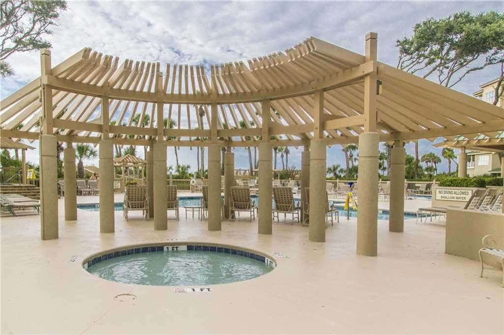 Coastal condo on the beach with panoramic views, beach access & a shared pool