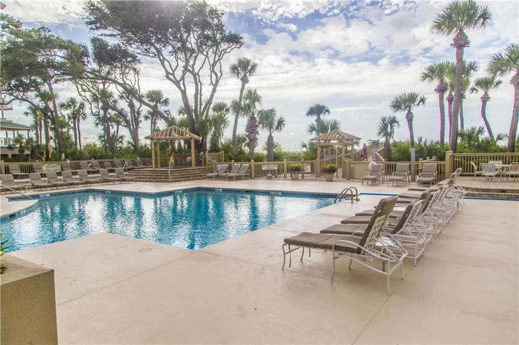 Coastal condo on the beach with panoramic views, beach access & a shared pool