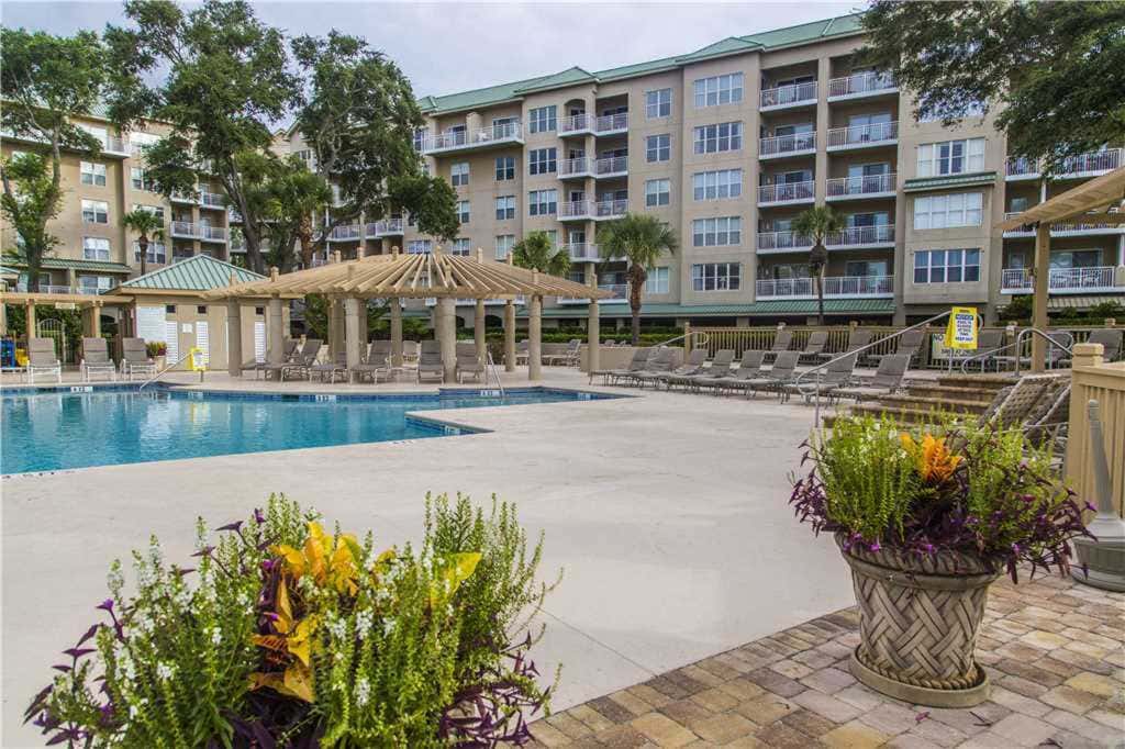 Coastal condo on the beach with panoramic views, beach access & a shared pool
