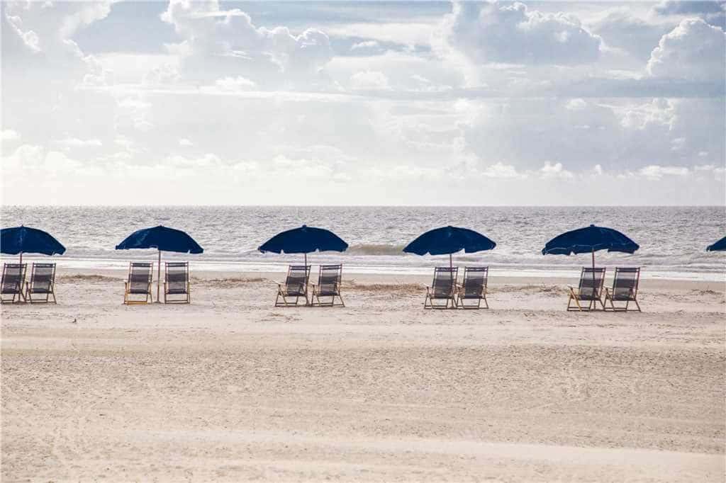 Coastal condo on the beach with panoramic views, beach access & a shared pool