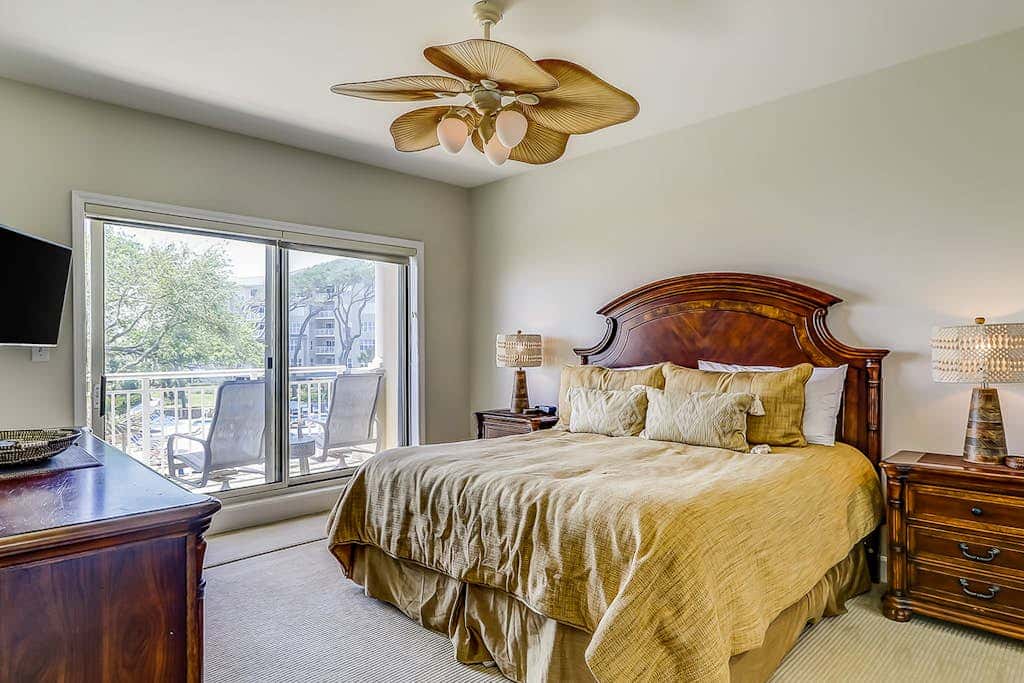 Corner condo with panoramic view & wraparound deck, just steps from the water
