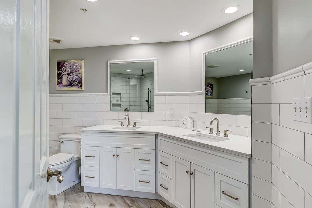 Corner condo with panoramic view & wraparound deck, just steps from the water