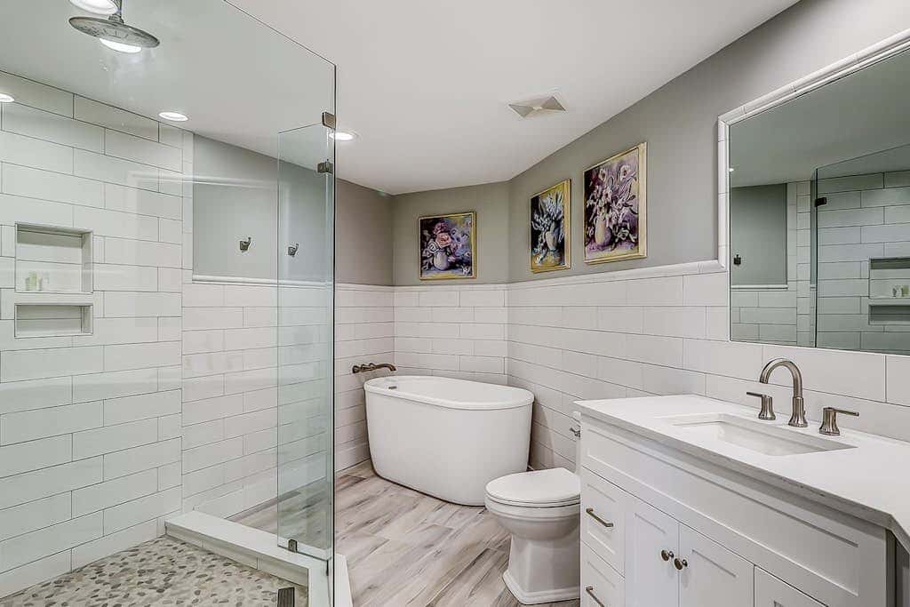 Corner condo with panoramic view & wraparound deck, just steps from the water